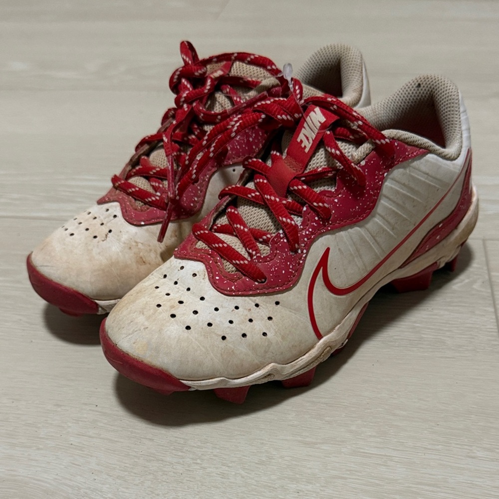 ✨ Nike Kids Red and White Cleats